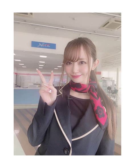 新木さくらさんのインスタグラム写真 新木さくらinstagram「もうすぐweb Cmあがるかも、、！♡♡ どうも、ネッツトヨタ西日本の受付嬢です🎀🖤」2月3日 20時10分