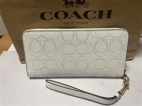 Ak0078 1円スタート Coach アウトレット 長財布 白色系 型抜き シグネスチャー ラウンドファスナー C4715女性用財布