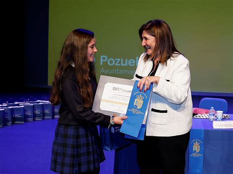 El Ayuntamiento De Pozuelo Distingue A Los Mejores Alumnos Con Los