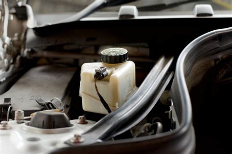 How To Diagnose And Fix A Brake Fluid Leak Howstuffworks