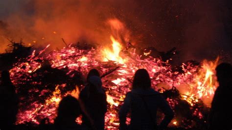 Lodernde Flammen Begr En Den Fr Hling