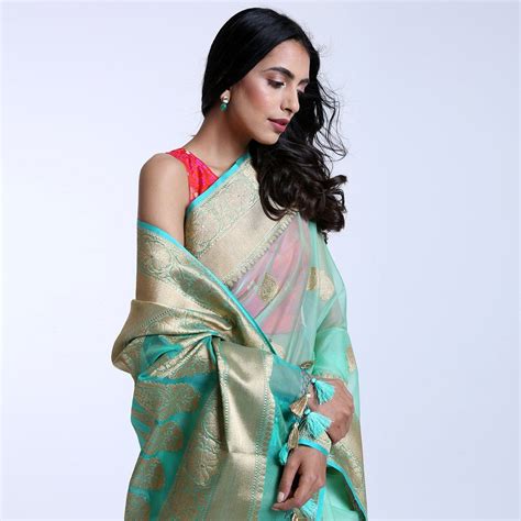 Handwoven Pure Kora Silk Saree In Green With Kadhwa Booti Saree