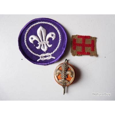 Trois Anciennes Insignes Scout Objets Divers 9917038