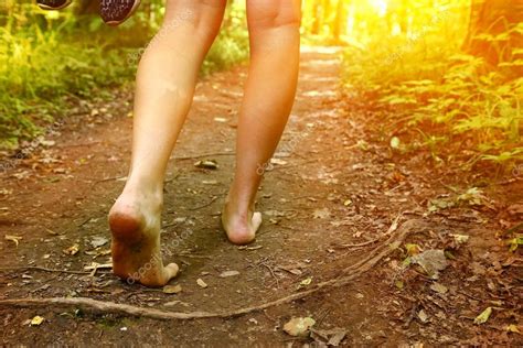 Feet Walking Along The Forest Path Close Up Photo — Stock Photo