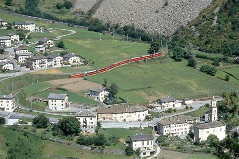 Rhb Regionalzug Von Tirano Nach St Moritz Am In Der