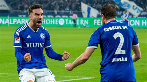 Wie Kenan Karaman Den Fc Schalke Im Abstiegskampf Anf Hrt Fu Ball