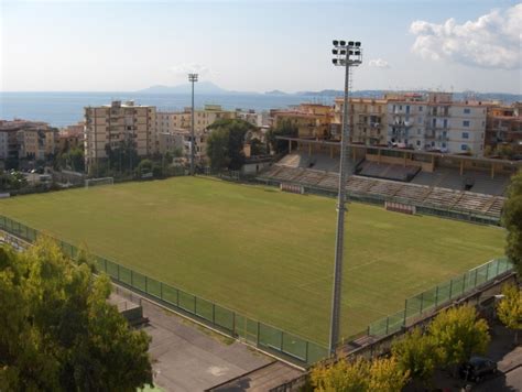 Stadio Liguori Revocata La Gestione A Giugliano Ma Turris Cavese Si