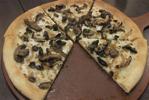 Magic Mushroom Pizza A Recipe To Explore The Shroom World Mushroom Geeks