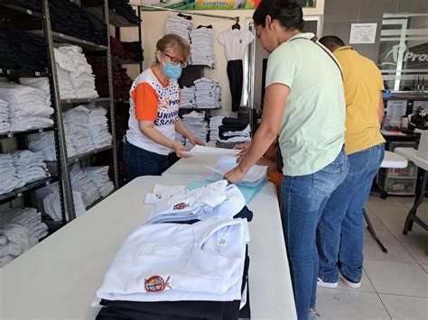 De La A A La F Inicia Entrega De Uniformes Y Tiles Escolares