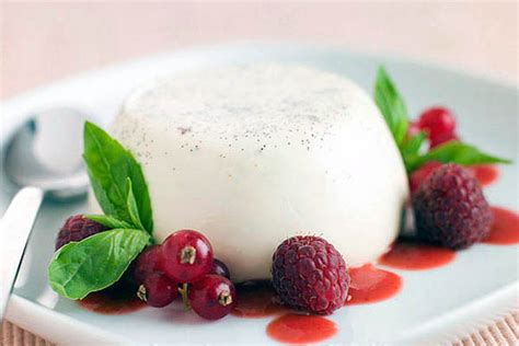 Vanilla Bean Panna Cotta With Raspberry Coulis Cook Like James