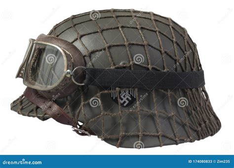 Casco Alem N Camuflado Del Ej Rcito Nazi Con La Cobertura De La Red Del