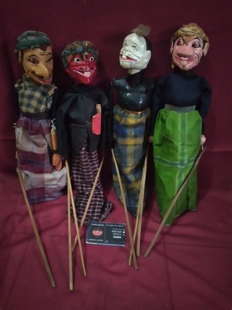 Wayang golek sunda 100% Jadul, Antik, Pajangan di Carousell