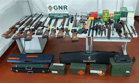 REGIÃO GNR apreende 28 armas e mais de 2 100 munições em Guimarães