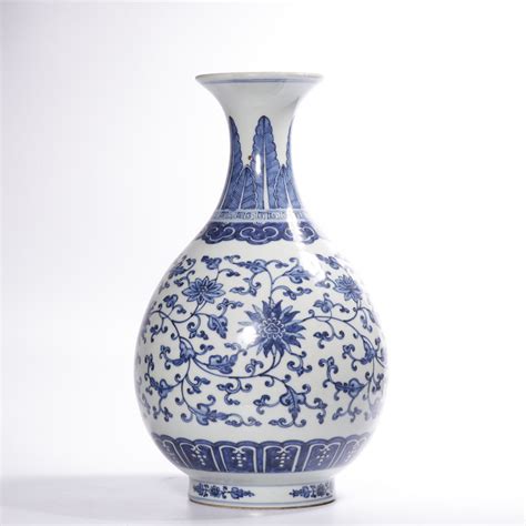 51BidLive CHINESE BLUE WHITE YUHUCHUN VASE