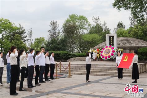 赣州市水东中心小学：清明祭英烈 红色永传承