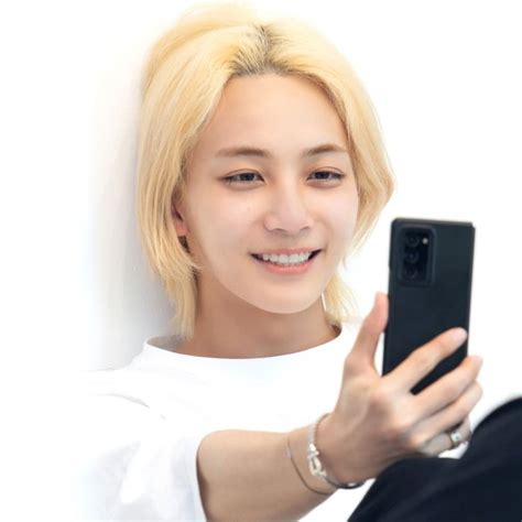 Pin By Ji Hae On Jeonghan In Jeonghan Jeonghan Seventeen Hair