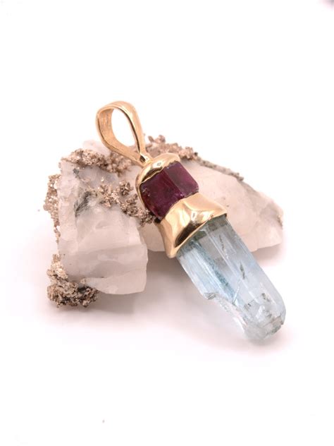 Mount Antero Aquamarine and Red Beryl Pendant – American Gemtracker