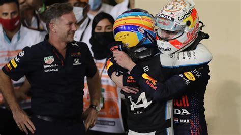 F1 Christian Horner jefe de Red Bull se rinde ante Checo Pérez y lo