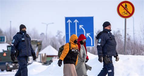 Kryzys na granicy Finlandii Migrantów nie powstrzymała arktyczna zima