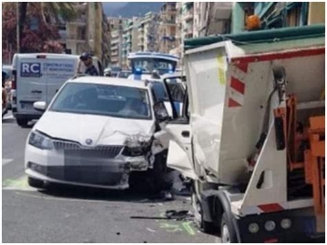 Tragico Incidente A Sanremo Auto Contromano Travolge Mezzo Nettezza