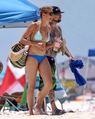 Cameron Diaz Shows Ass Crack Wearing A Skimpy Bikini On A Beach In Florida Porn Pictures XXX