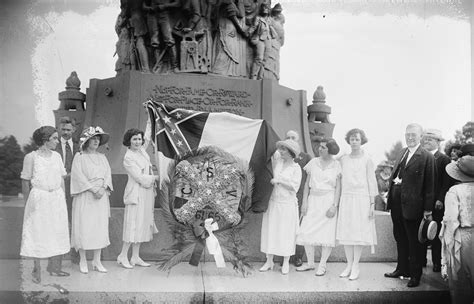 File:Wreath laying at Confederate Memorial Day services - Confederate ...