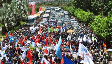 Demo Buruh Rasa Kampanye Pilpres - MONITOR