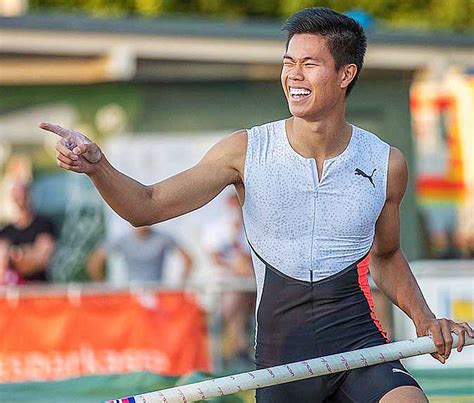 Filipino Pole Vaulter Obiena Sets New Asian Record In Winning Gold In