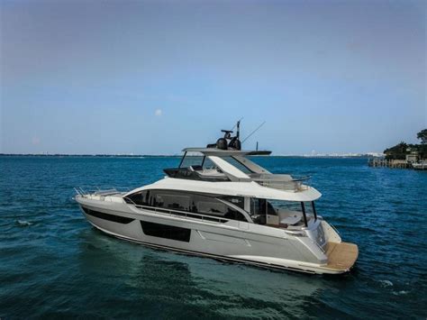 2023 Azimut 68 ft Fly 68 Crimson - 35 Yachts Yachts