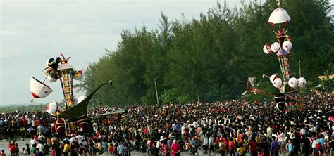 mengenal  upacara adat sumatera barat  khas