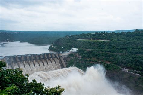 Rajamass: Srisailam Dam - History, Technical Details and Rare Photos