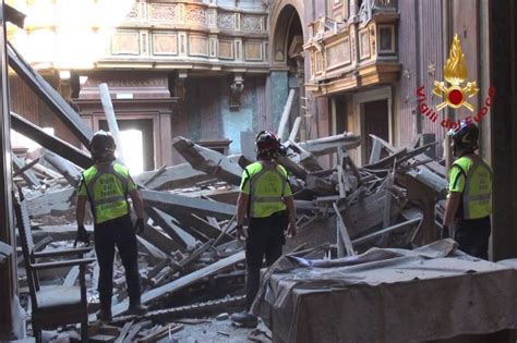 Church Roof Collapses In Central Rome Wanted In Rome