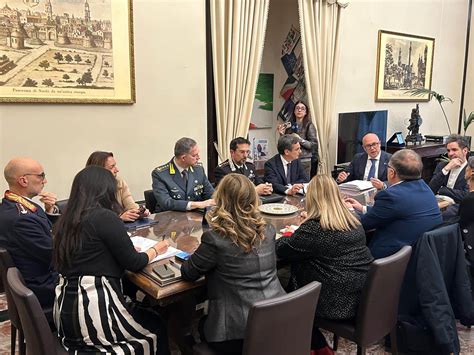 Sparatoria In Pieno Giorno A Lecce In Prefettura Un Comitato Per L