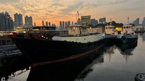 水警海關聯手 截獲港島東走私漁船 檢5300萬元私煙拘4內地男 星島日報