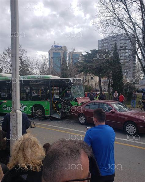 Aksidenti masiv në Tiranë Tre persona të plagosur vendosen nën