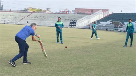 Australian High Commissioner Neil Hawkins Meets Pakistan Test Squad