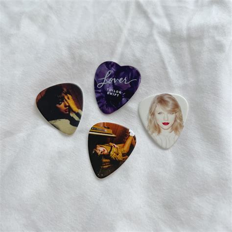 Official TAYLOR SWIFT Guitar Picks, Hobbies & Toys, Memorabilia ...