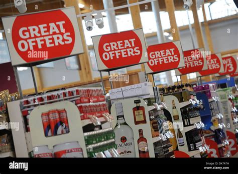 Supermarket Offers Hi Res Stock Photography And Images Alamy