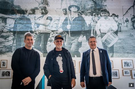 León Gieco recorrió la muestra De Ushuaia a La Quiaca en el Museo