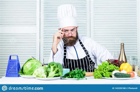 Inconformista Hermoso Del Cocinero Consiga Listo Cocinero Barbudo Del