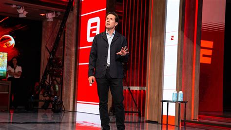 Female host on espn salaries are finally reaching parity with peers 16