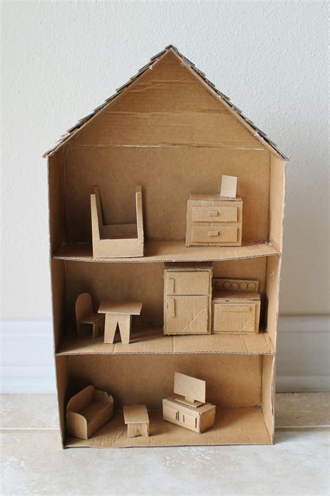 LittleLove: Cardboard Dollhouse