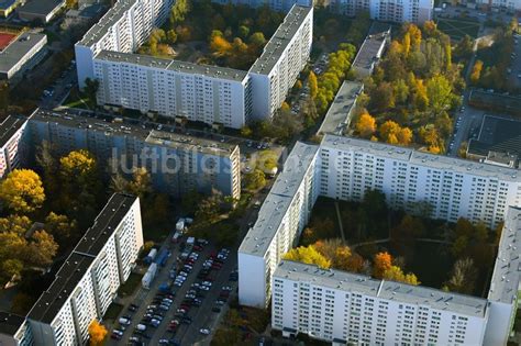 Berlin Von Oben Herbstluftbild Plattenbau Hochhaus Wohnsiedlung An