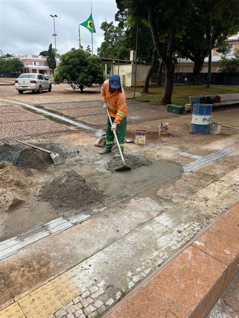 Prefeitura requalifica fonte de água da Praça Cívica ao lado do