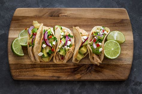 Tacos Z Kurczakiem I Sals Z Ananasa I Awokado Lunchoteka