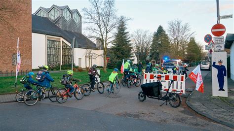 Elterntaxis In K Ln Wie Sch Ler Und Lehrerinnen Gegen Das