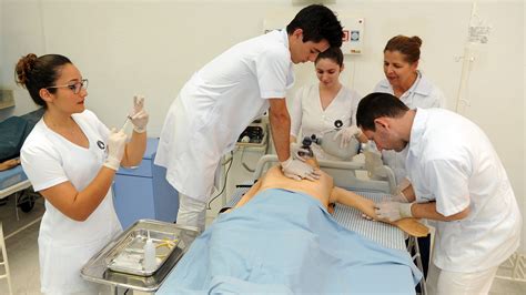 Tecnico De Enfermagem Ou Em Enfermagem