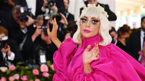 Lady Gaga Se Cambia El Look Cuatro Veces La Alfombra Roja De La Met