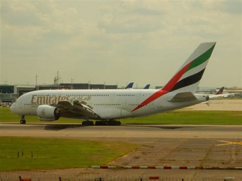 エミレーツ航空 Airbus A380 A6 Eez ロンドン・ヒースロー空港 航空フォト By Kiyohさん 撮影2023年05月18日