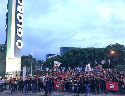 Mulheres Ocupam Parque Gr Fico Da Globo No Rio Em Defesa Da Democracia